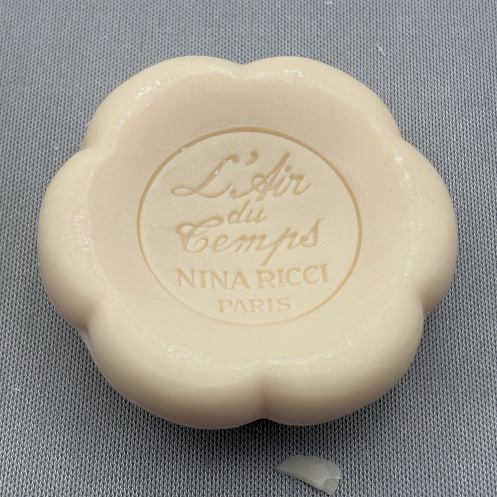 Vintage Nina Ricci L'air du Temps Perfumed Soap FRANCE Loews Monte Carlo 1.7 oz - Picture 2 of 6